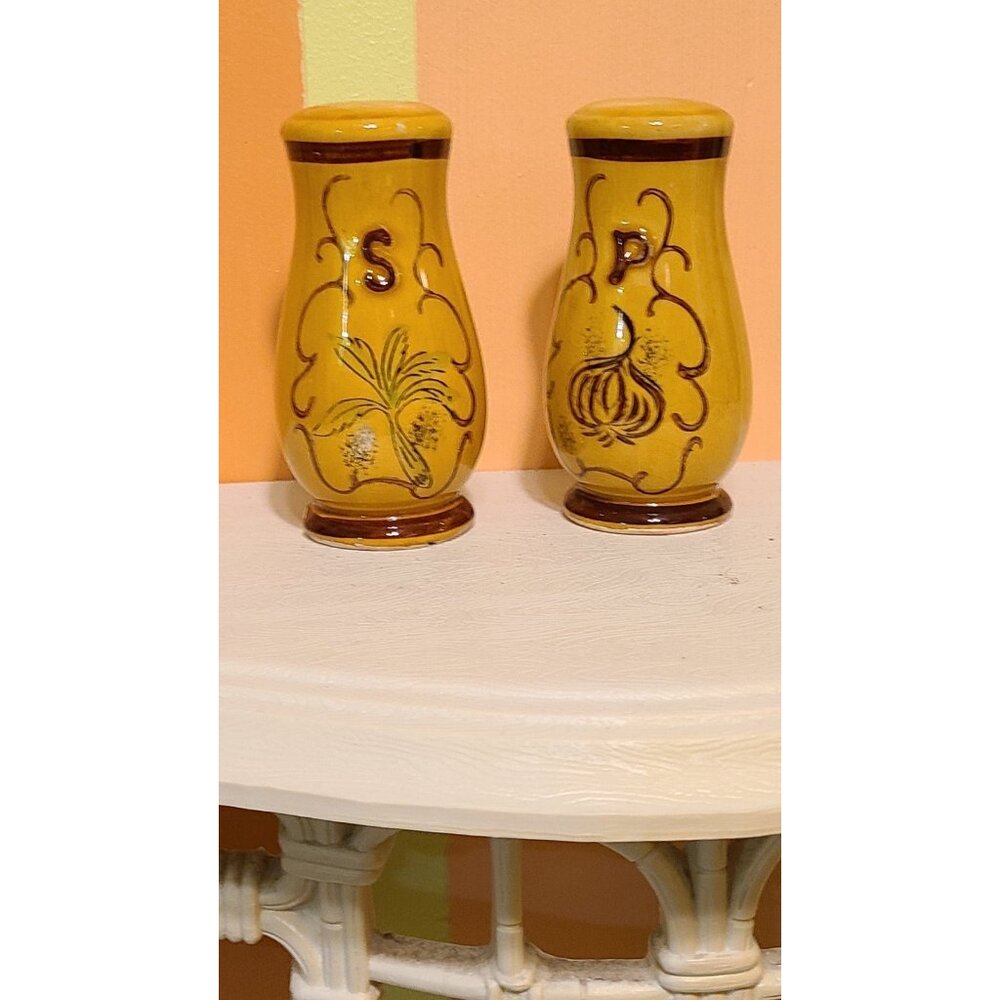vintage salt and pepper shakers